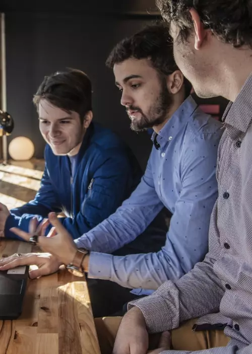 3 Gaming Campus students training together on a project