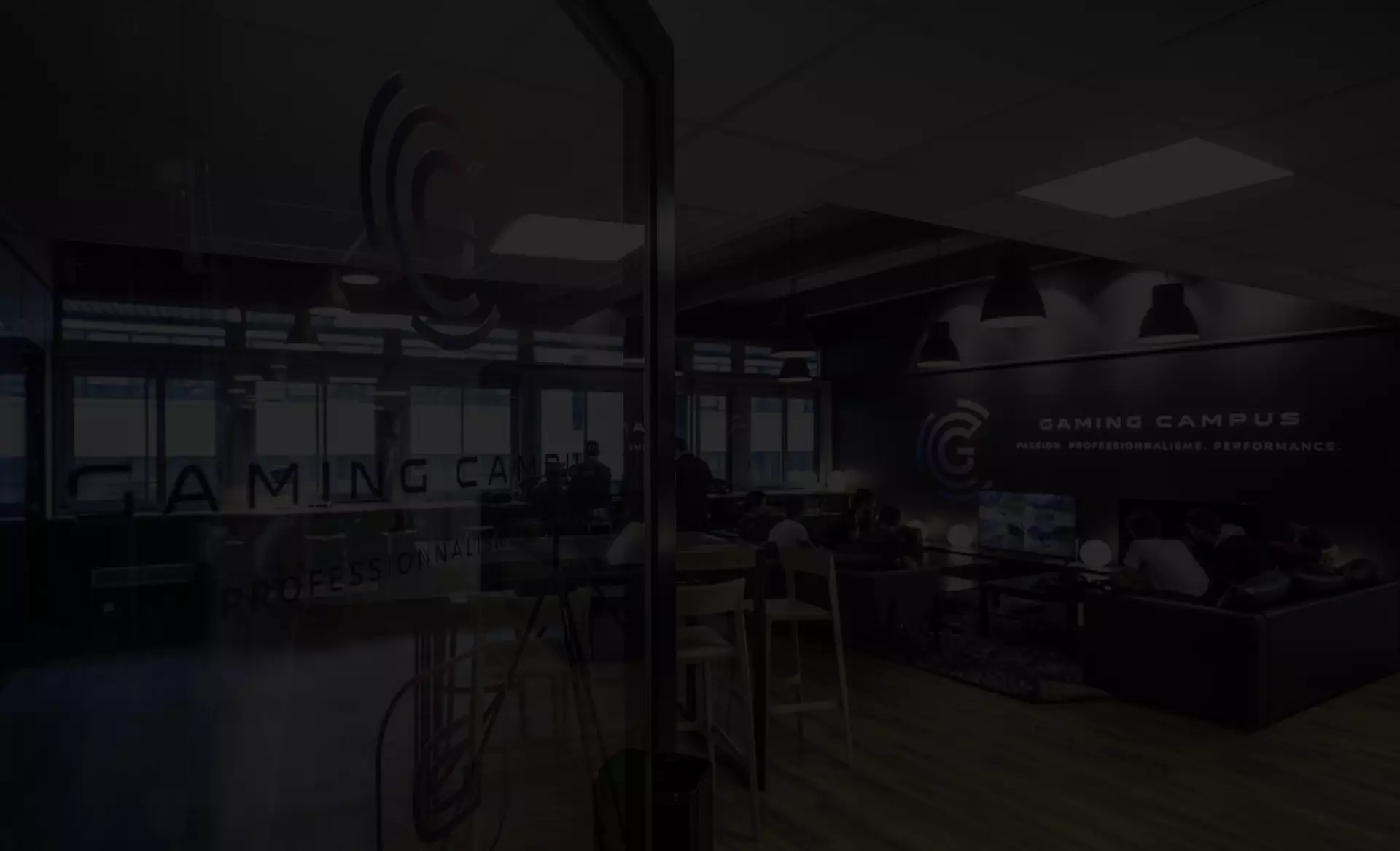 Entrée du Gaming Campus avec la porte ouverte
